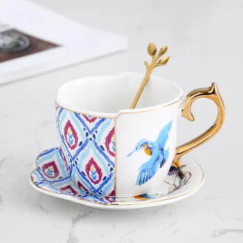Керамична чаша специална форма, кафеена чаша и чинийка в европейския пасторальном стил, комплект чаши за английски черен чай, цветя чаена чаша с лъжица