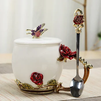 Красиви Резбовани Цветя Изискана Керамична Чаша Пеперуда Капачка На Чашата За Кафе Творчески Подарък